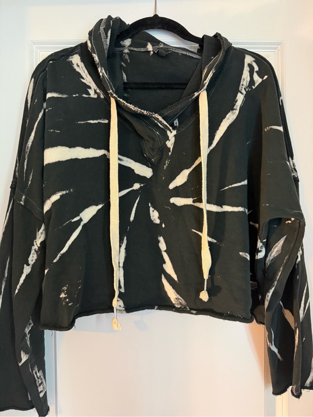 Black & Cream Tie-Dye Cropped Hoodie